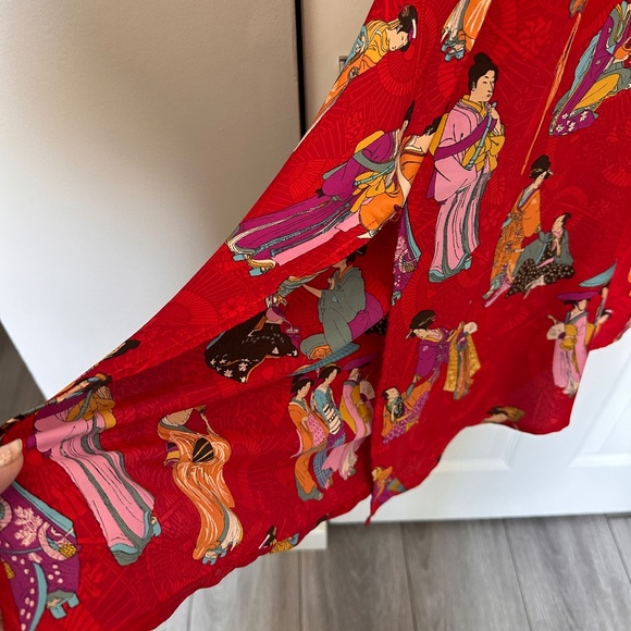 Natori Women’s L Red Poly-Satin With Colorful Figures Half-Zip Robe/Caftan - Picture 11 of 12